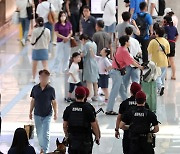 잇따른 '폭탄·흉기 테러' 예고에 전국 15개 공항 보안 강화