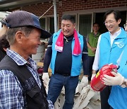 김영록 지사, 복지기동대 1일대원 참여…취약가구 환경개선 나서