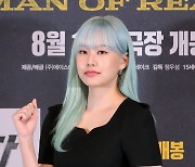 박유나, 눈길 사로잡는 강렬한 컬러