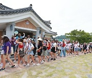 ‘잼버리 외유’ 뭇매 부안군 “군 예산으로 여행간 김에 홍보”