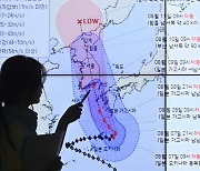 태풍 '카눈', 위기경보 '심각'으로 격상…지자체 준비태세 돌입