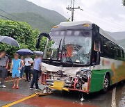 잼버리 외국대원 태운 버스 순천서 교통사고…3명 경상