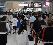 태풍 임박 제주, 분주한 공항