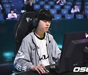 DK의 반격, 봇 집중 공략하면서 PO 1-1 승부 원점 [LCK]