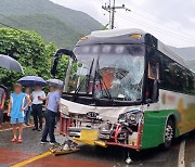 순천서 잼버리 대원 38명 태운 버스 교통사고…3명 경상