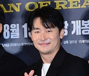 [ST포토] 김준한, 떨리지만 최선을 다한 포즈