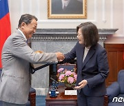 中, 아소 전 총리 '싸울 각오' 발언에…"더 이상 청나라 정부 아니다"