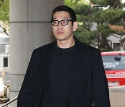 '불법촬영 혐의' 래퍼 뱃사공, 항소심도 징역 1년