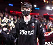 [LCK] 이틀 연속 다전제 치르는 T1, '이통사 라이벌' KT 꺾을까