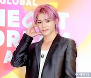 [포토] NCT 태용, '귀엽게 볼하트~'