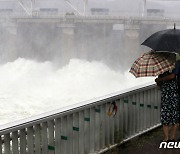 태풍 '카눈' 이제 수도권 근접…오늘 늦은 밤 서울 도착할 듯