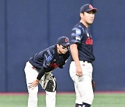 김민석,'시즌 첫 실책에 아쉬워하며' [사진]