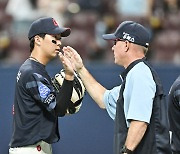 서튼 감독,'김민석! 시즌 첫 실책은 오늘 잊자' [사진]