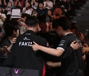 T1, '통신사 라이벌' KT 꺾고 LCK 서머 PO 3라운드 진출