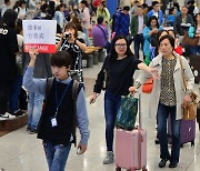 유커가 돌아온다… 경상수지 개선·내수 진작 기대감 ‘솔솔’