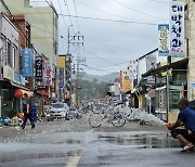 [사설] 처음 본 ‘북서진 느림보’ 태풍, 더 험해질 기후재난 경고다