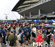 입장 기다리는 각국 스카우트 대원들 [MK포토]