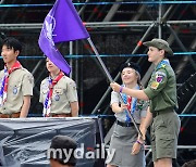 [MD포토] 잼버리 깃발 흔드는 대원들