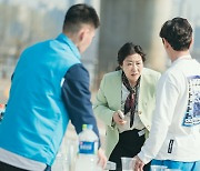 라미란, 만삭 임산부와 마라톤? 출근 첫날부터 살벌 (잔혹한인턴)