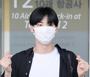 황민현 ‘하트 선물에 심장이 두근두근’[포토엔HD]