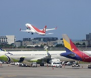 태풍 영향권 벗어나…전국 공항, 정상 운영중