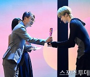 [ST포토] 이강근 대표 '축하합니다'