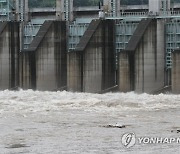 정부 "북, 황강댐 수위조절차 계속 무단방류…합의정신 어긋나"