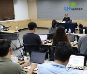 기자회견에서 발언하는 이한준 LH 사장