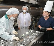 오유경 식약처장, 공항 내 음식점 사전 위생점검