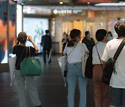 "돌아온 '유커'에 새 테마주 뜬다"…화장품·면세·카지노株 누가 웃을까