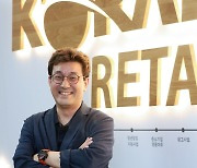 "직원들과 적극 소통"…매달 레터로 휴대폰 번호까지 공개한 CEO