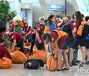 잼버리 대원, 한국 추억 안고 본격 출국 행렬…정부 "마지막까지 안전"