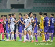 [포토] 1-1 무승부 거두는 안양과 안산