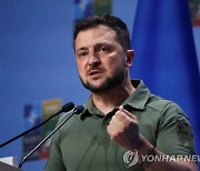 “이건 반역, 모두 해고야”…‘병역비리’에 분노폭발한 우크라 대통령