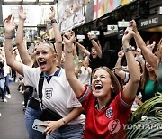 Soccer WWCup England Colombia Reaction