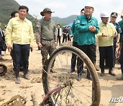 군위 태풍 피해 지역 찾은 이상민 장관