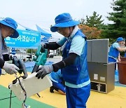 태풍 탓에 침수된 가전 어쩌나…삼성·LG전자, 세척·수리 지원 나섰다