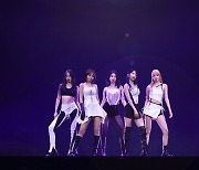 르세라핌, 첫 단독콘서트 맞아?...퍼포먼스+입담+무대까지 완벽했다 [M+콘서트後]