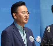 '광복절 특사'에 "국민통합" "사법부 도전"…김태우 사면엔 촉각