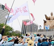 시위중 경찰 폭행한 민주노총 조합원 2명 구속영장