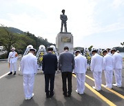 수류탄 덮어 동료 구한 고 이인호 소령 57주기 추모제 엄수