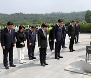 김기현 대표, 광복절 맞아 현충원 충열대 참배