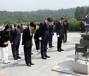 김기현 대표, 광복절 맞아 현충원 충열대 참배