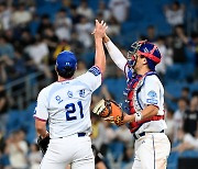 [포토] 오승환 강민호, 한점차 승리 지켜냈다!