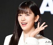 아이브 안유진, 폭죽 연기에도 완벽한 무대