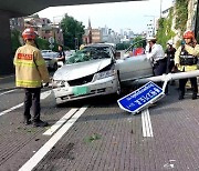 서대문구 터널 입구서 60대 여성 몰던 승용차, 2ｍ 아래로 추락