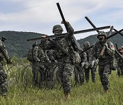 軍 '한 부모 군인 근무지 신청제도' 대상, 자녀 연령 8세에서 12세로 확대