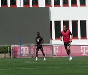 [VIDEO] Harry Kane's first training goals at FC Bayern Munich