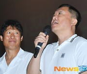 유해진, 우리 이한 감독님 표정 참 달짝지근하셔~ [포토엔HD]