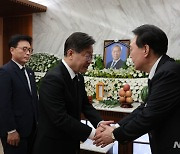 "잘 자라줘 고맙다"…윤기중 교수, 아들 윤 대통령에 마지막 인사(종합)